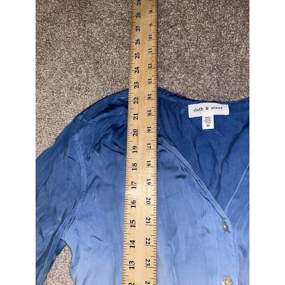 Anthropologie Cloth and Stone Top Shirred Button Down Blue Ombré XS - Picture 11 of 11